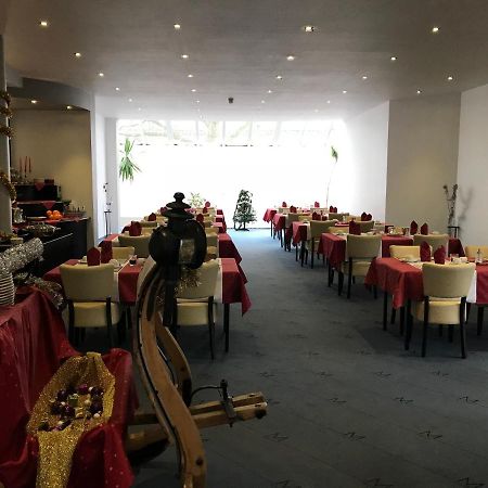Hotel Bitterfelder Hof エクステリア 写真