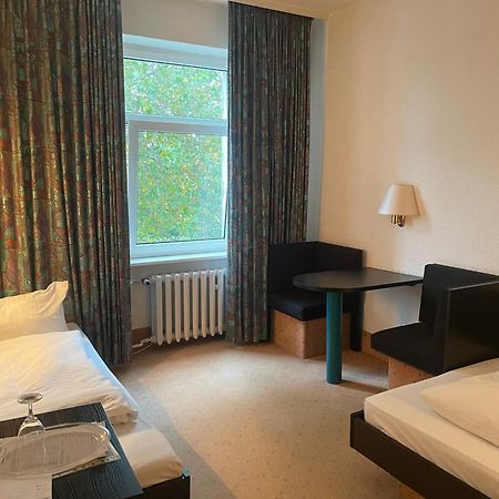 Hotel Bitterfelder Hof エクステリア 写真
