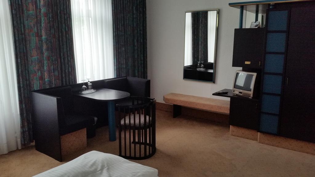 Hotel Bitterfelder Hof エクステリア 写真