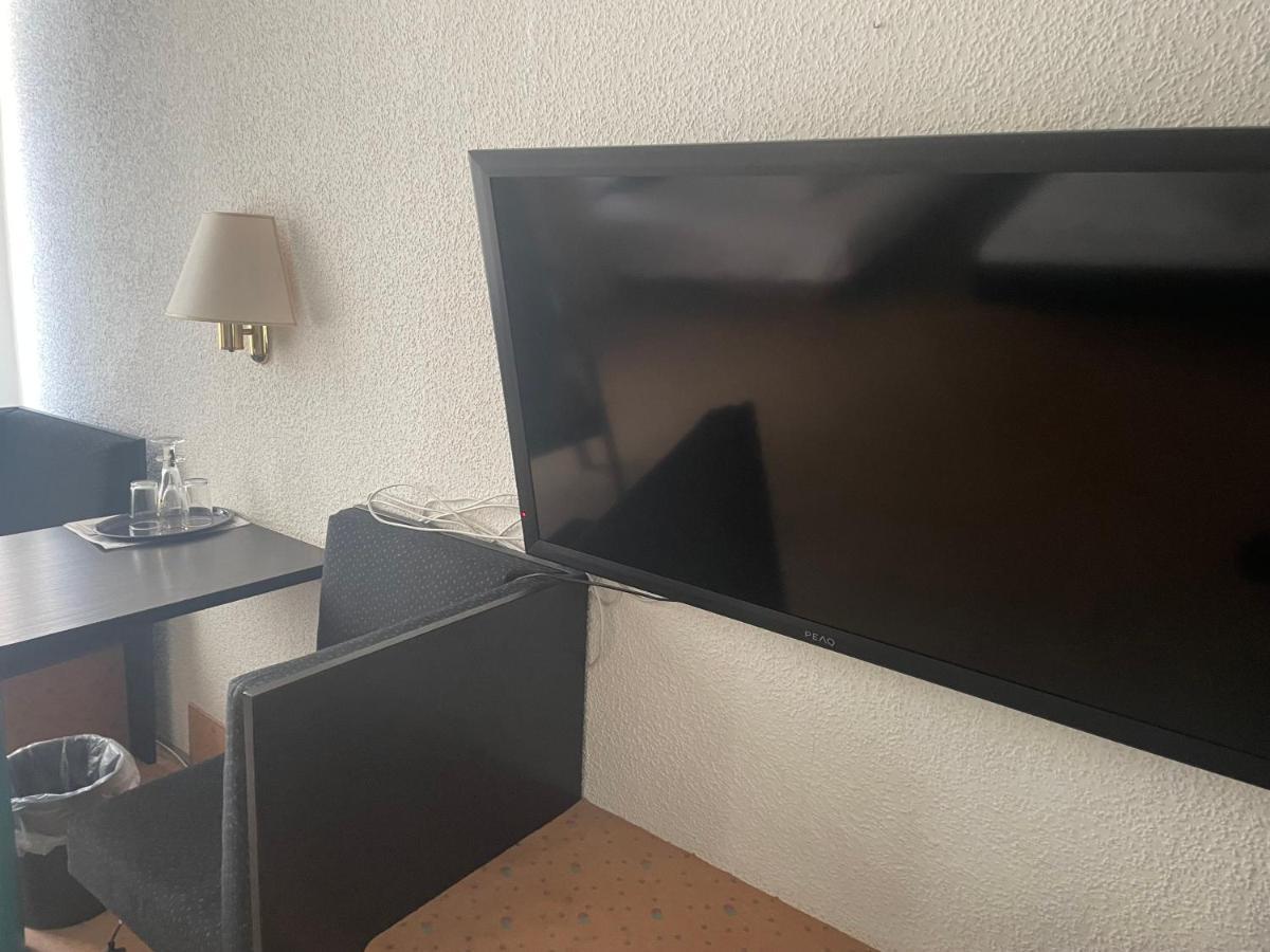 Hotel Bitterfelder Hof エクステリア 写真