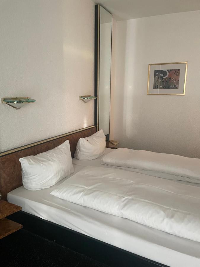 Hotel Bitterfelder Hof エクステリア 写真