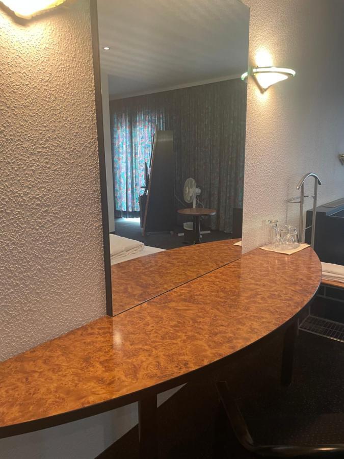 Hotel Bitterfelder Hof エクステリア 写真