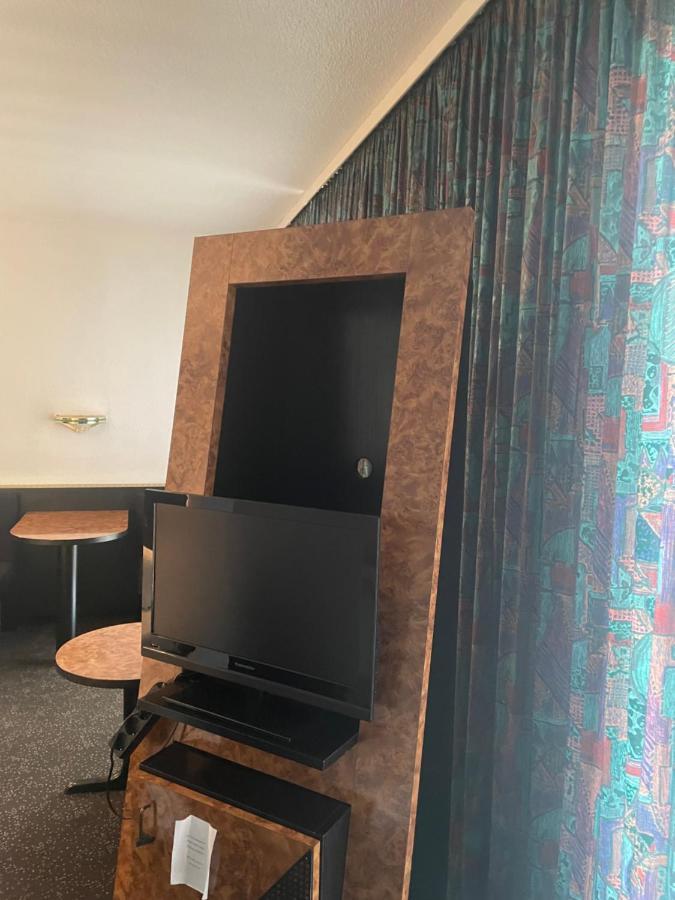 Hotel Bitterfelder Hof エクステリア 写真