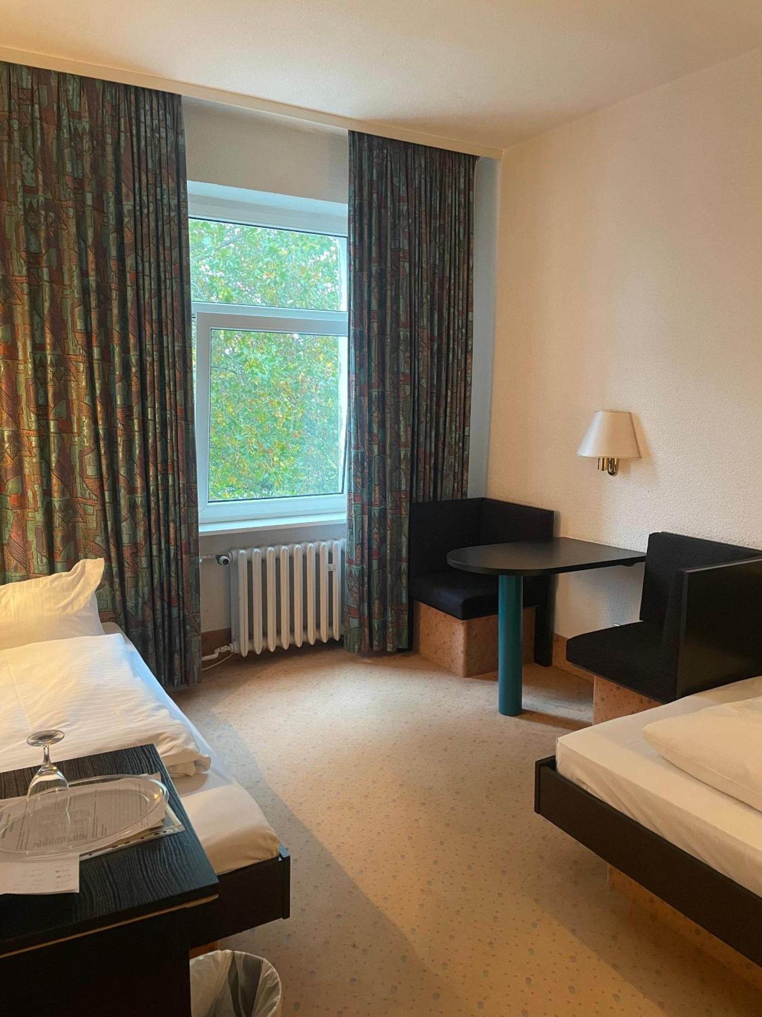 Hotel Bitterfelder Hof エクステリア 写真