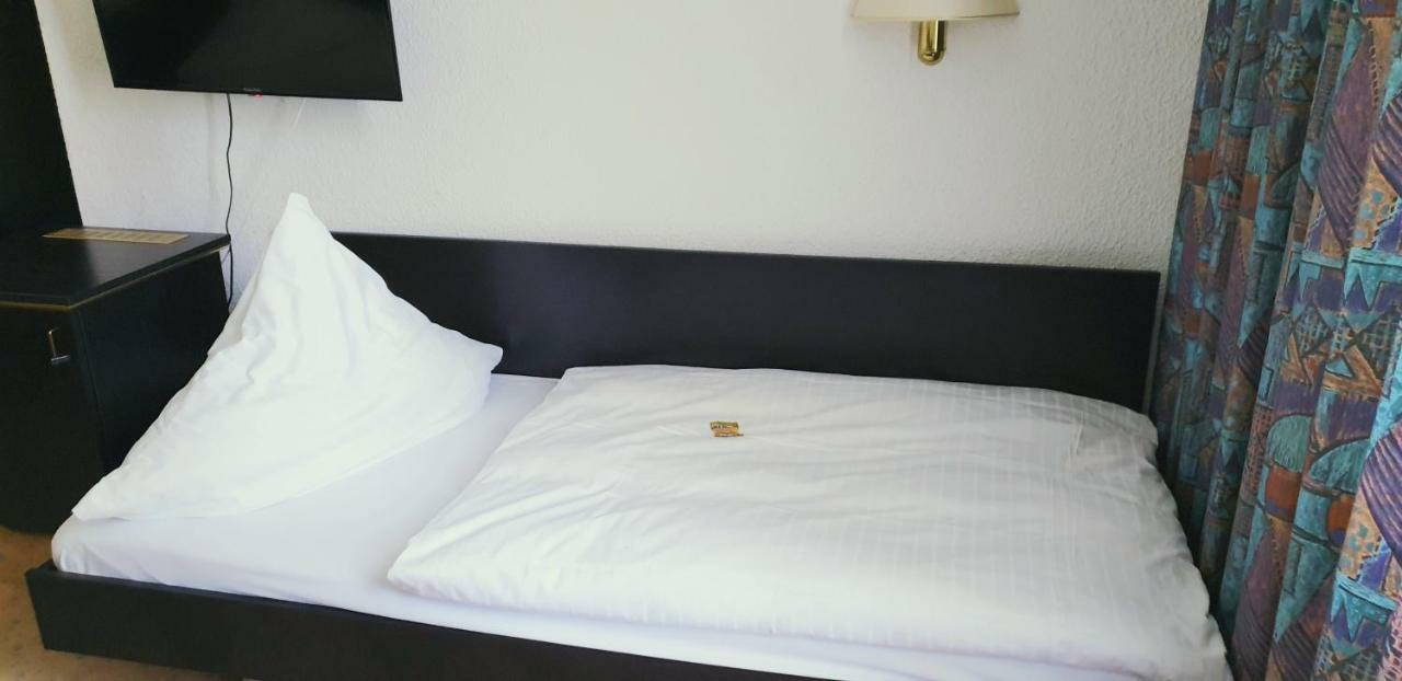 Hotel Bitterfelder Hof エクステリア 写真